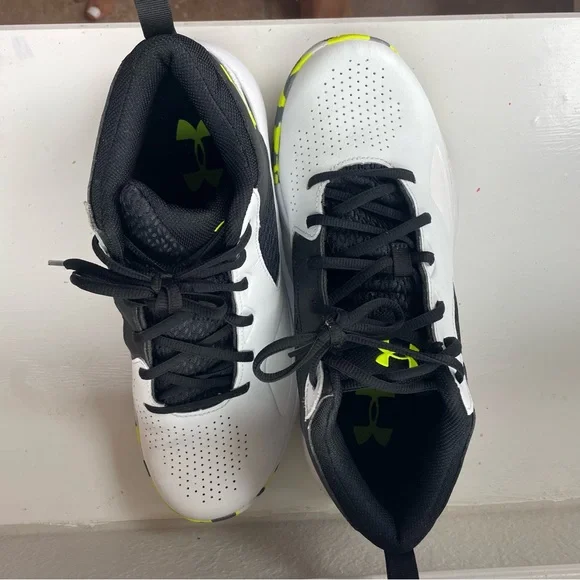 Under Armour basketball sneakers men’s 10.5 women’s 12 black with camo - Picture 10 of 10